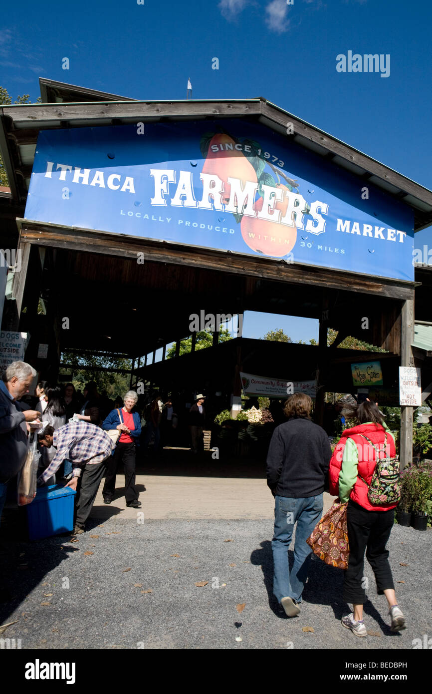 Der Bauernmarkt in Ithaca, New York zieht 5000 Personen pro Tag Stockfoto