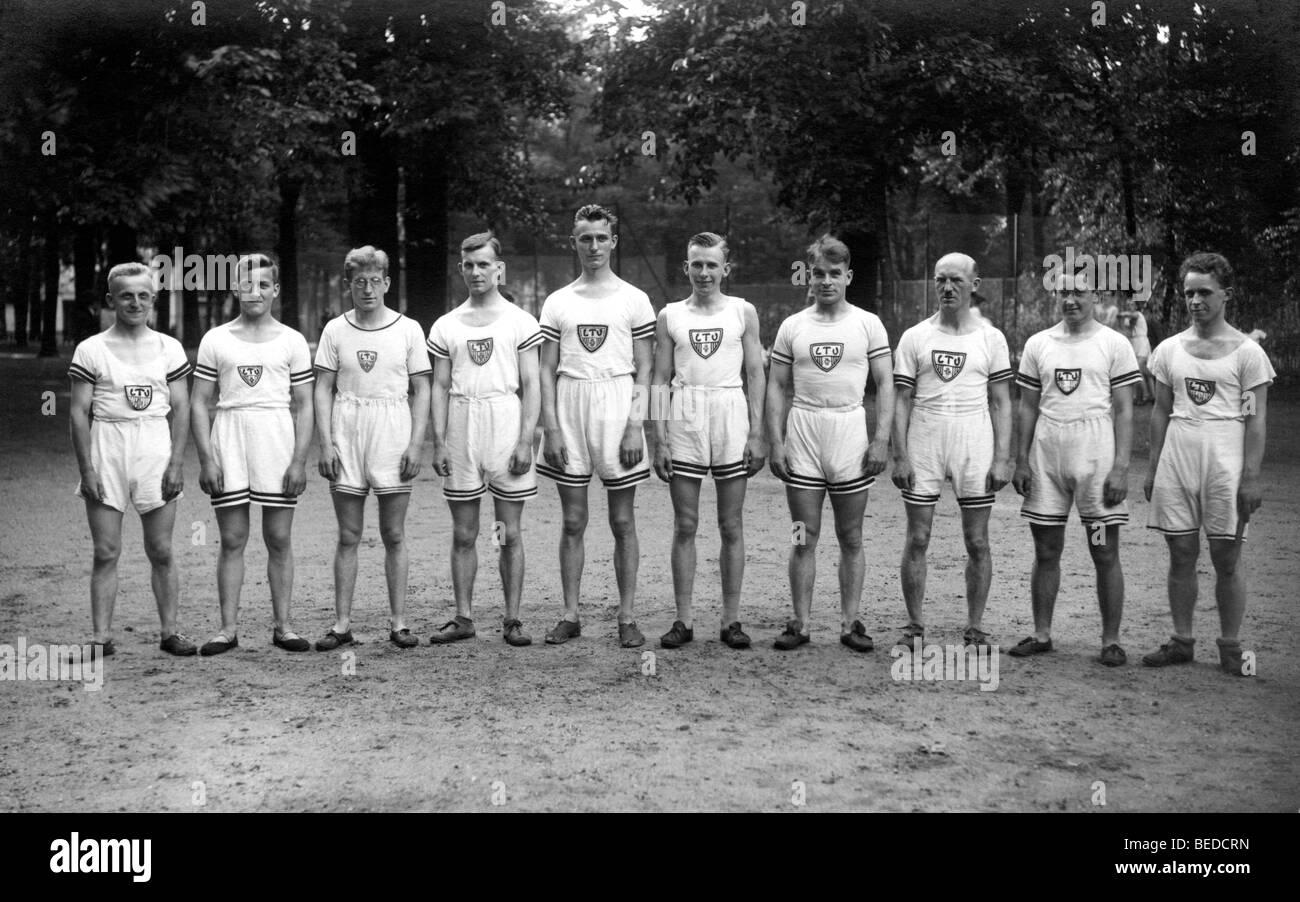 Historisches Foto, Gruppe von Athleten, um 1930 Stockfoto