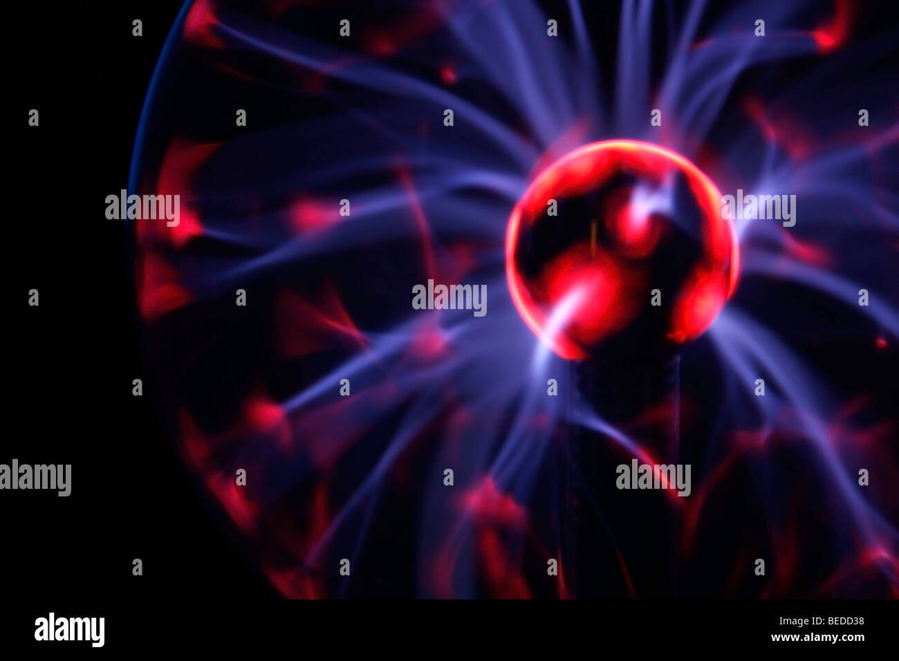 Elektrische Plasmakugel zeigt Fackeln von plasma Stockfoto
