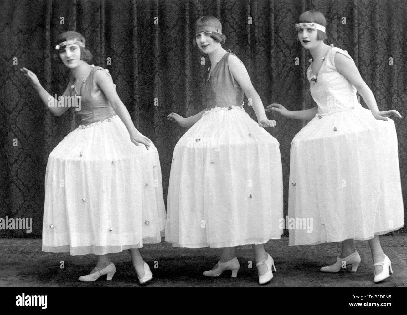 Historisches Foto, herrliche Röcke, um 1922 Stockfoto