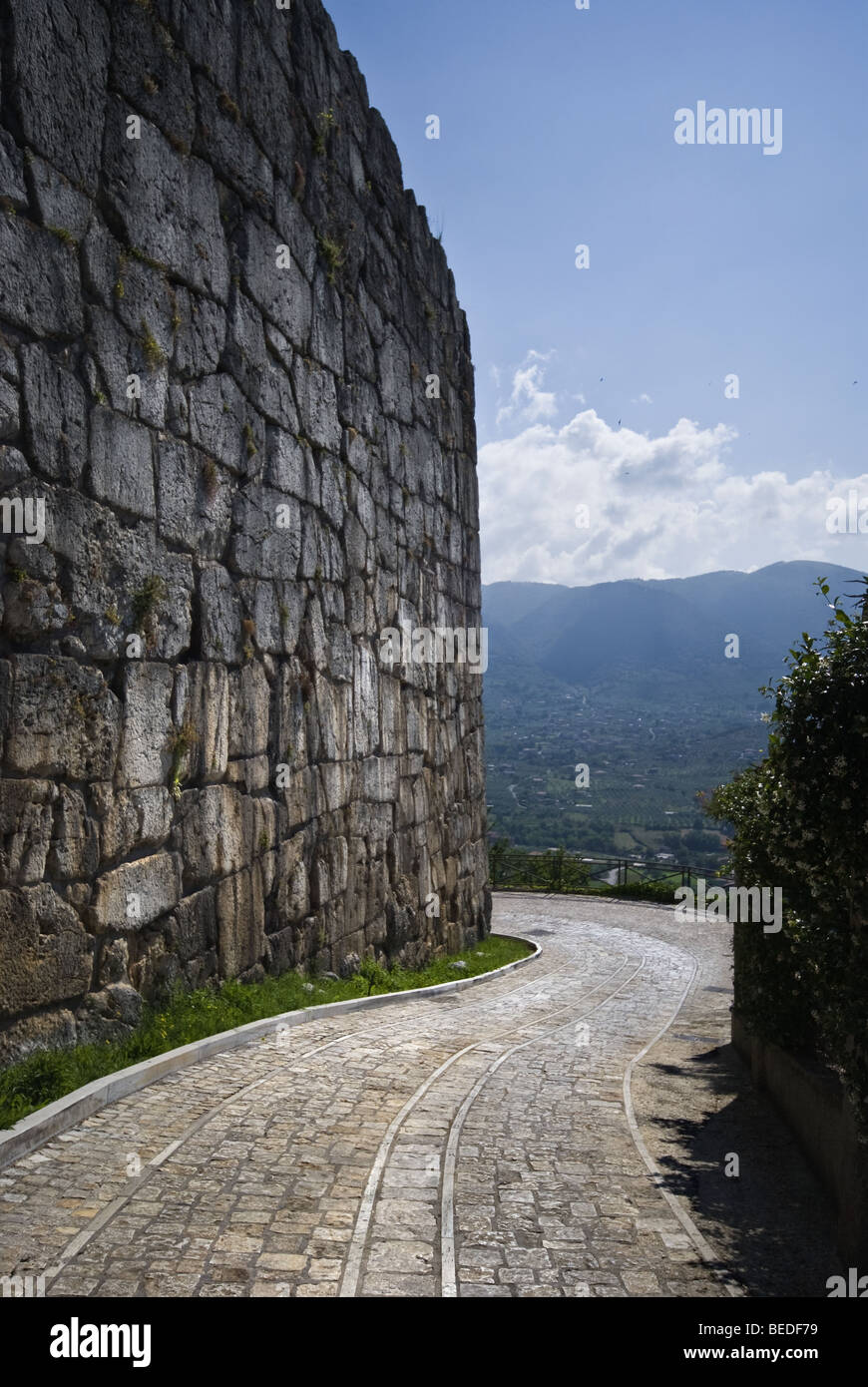 Die polygonalen Mauern von Alatri, Italien. Stockfoto