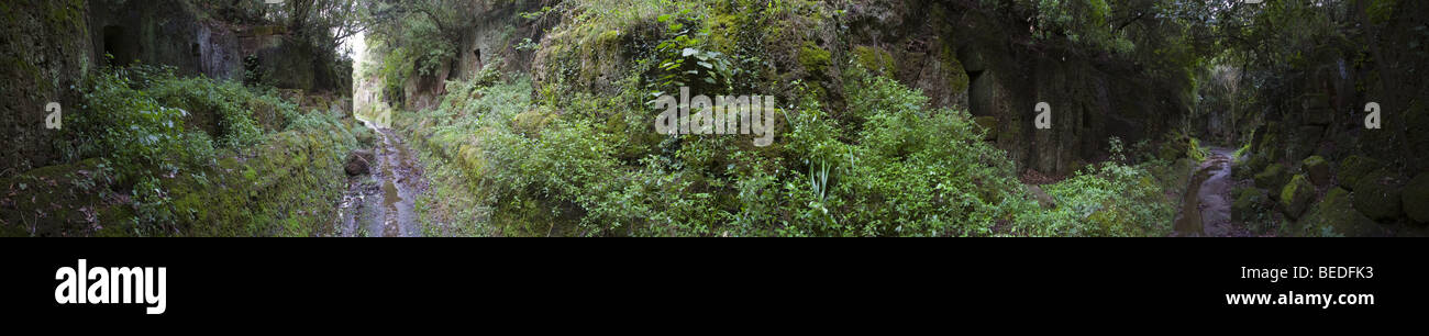 Weg von der Unterwelt (Via Degli Inferi) in der etruskischen Nekropole Banditaccia, Cerveteri, Italien Stockfoto