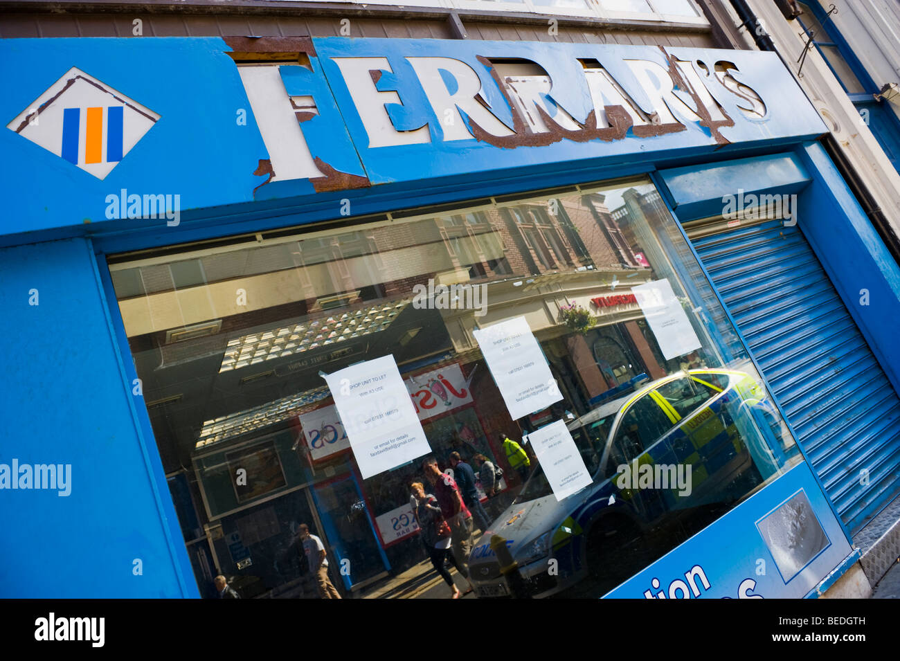 Ehemalige Ferrari-Bäckerei geschlossen und in Stadt von Newport South Wales UK zu lassen Stockfoto
