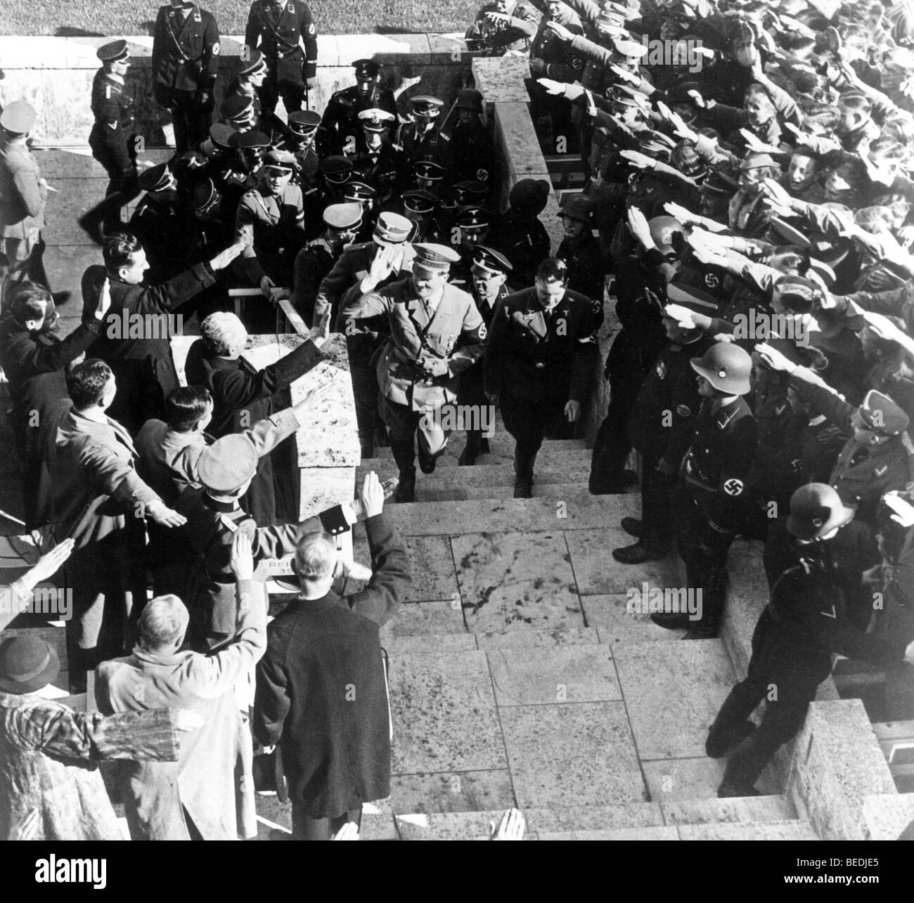Begrüßung der Adolf Hitler in das Olympiastadion während der Olympischen Spiele in Berlin Stockfoto