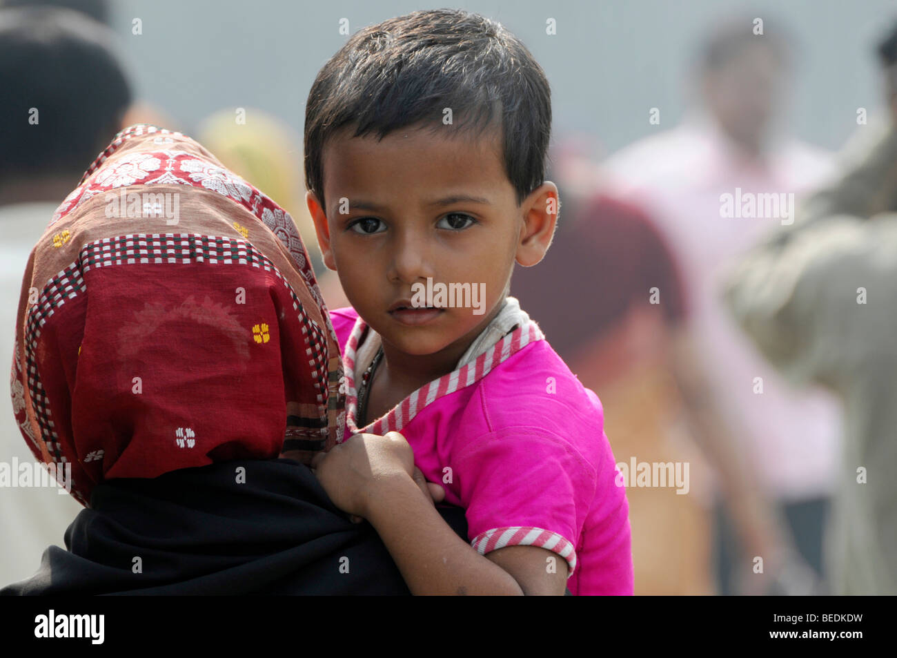 Junge indische Junge besucht Humayun Grab, Delhi, Rajasthan, Nordindien, Asien Stockfoto