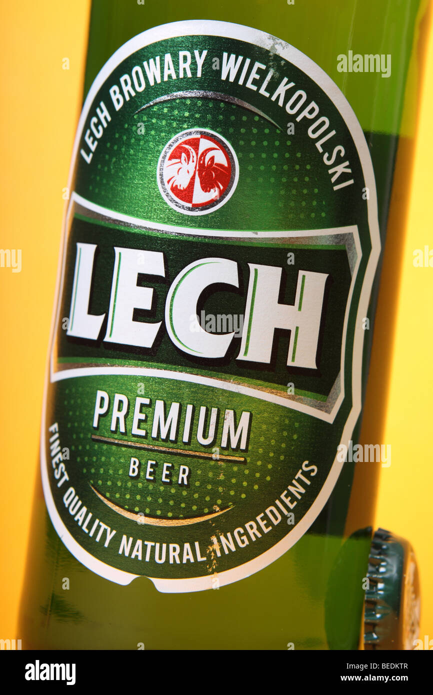 Lech-polnische Bier Flasche und Marke Label gebraut in der Stadt Posen Stockfoto