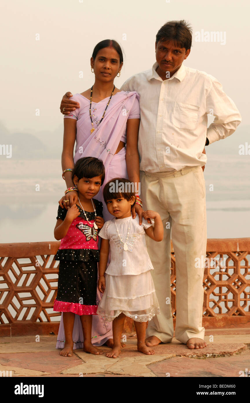 Porträt einer indischen Familie, Asien, Nord-Indien, Rajasthan, Agra Stockfoto