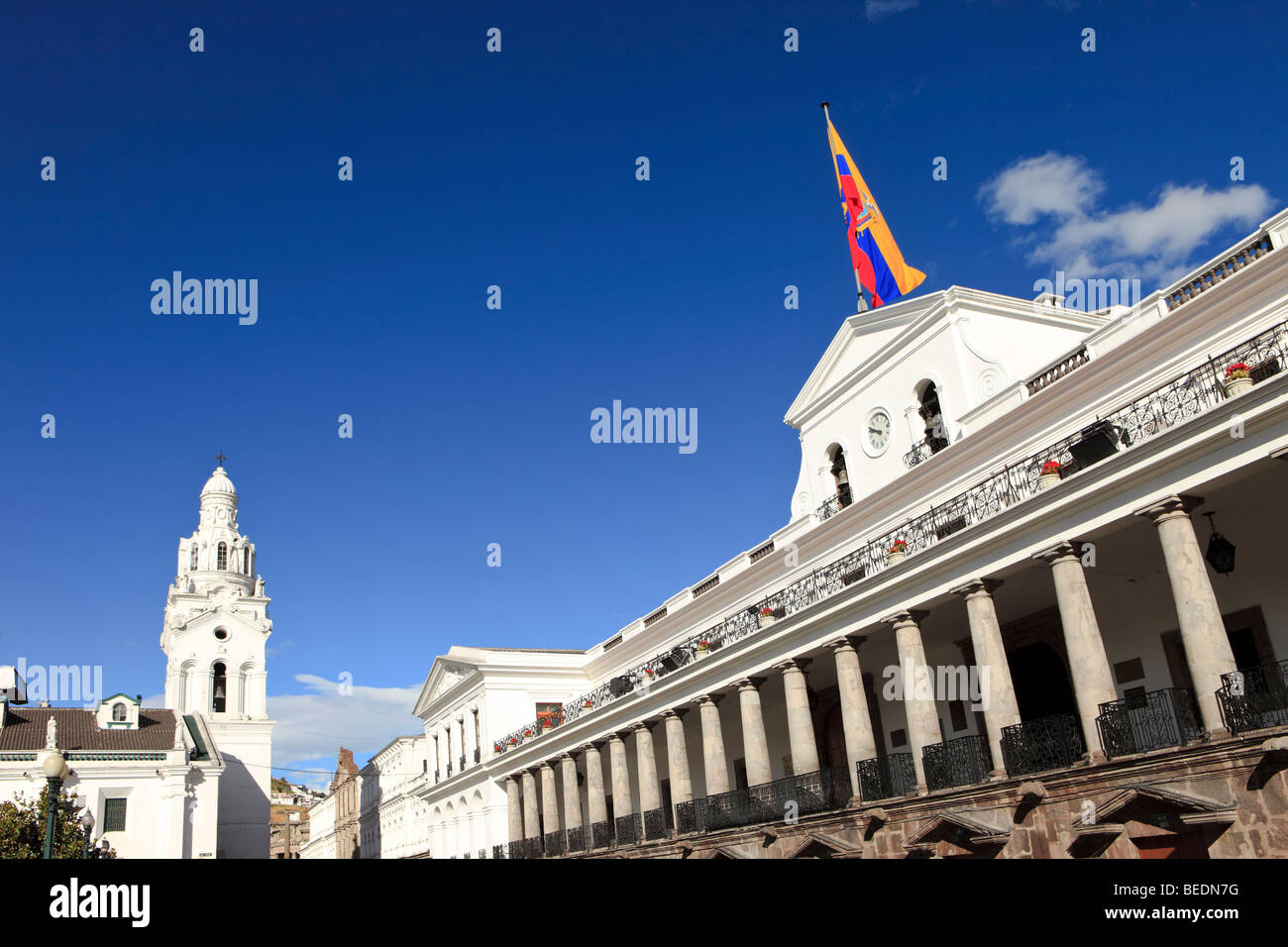 Regierungspalast und El Sagrario Kirche, Quito, Ecuador Stockfoto