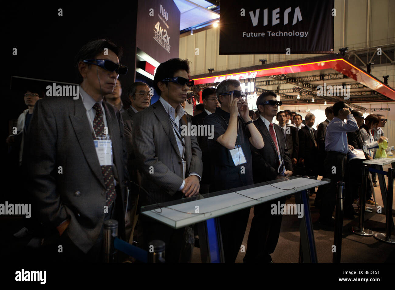 Panasonic FULL HD 3D TV-Zuschauer Stockfoto