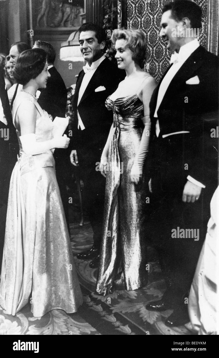 Starlet Marilyn Monroe trifft H.M.H. Prinzessin Margaret an der Royal Film Performance Stockfoto
