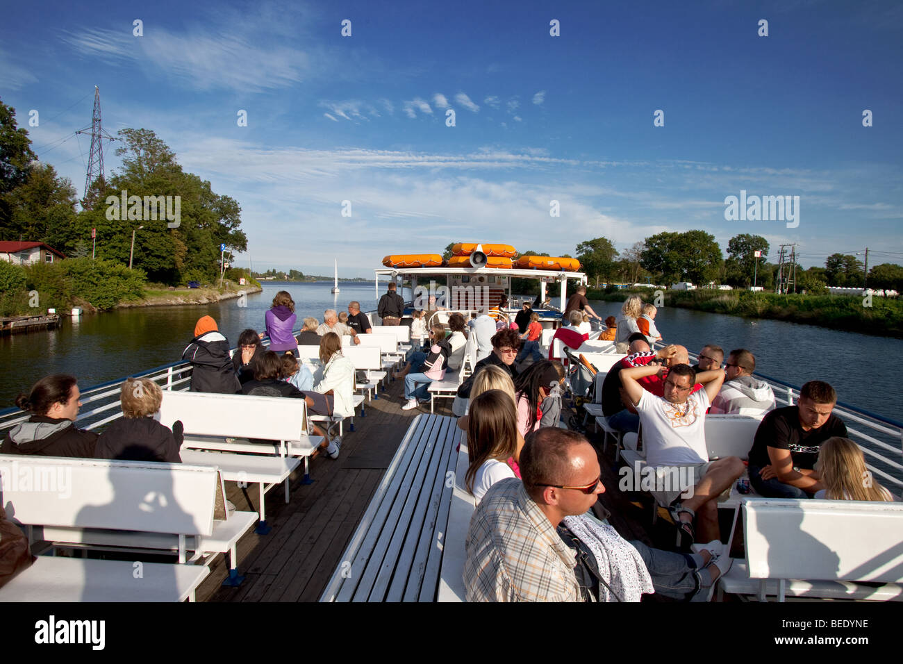 Touristen reisen mit Boot von Danzig nach Sobieszowska Island, Danzig, Polen Stockfoto