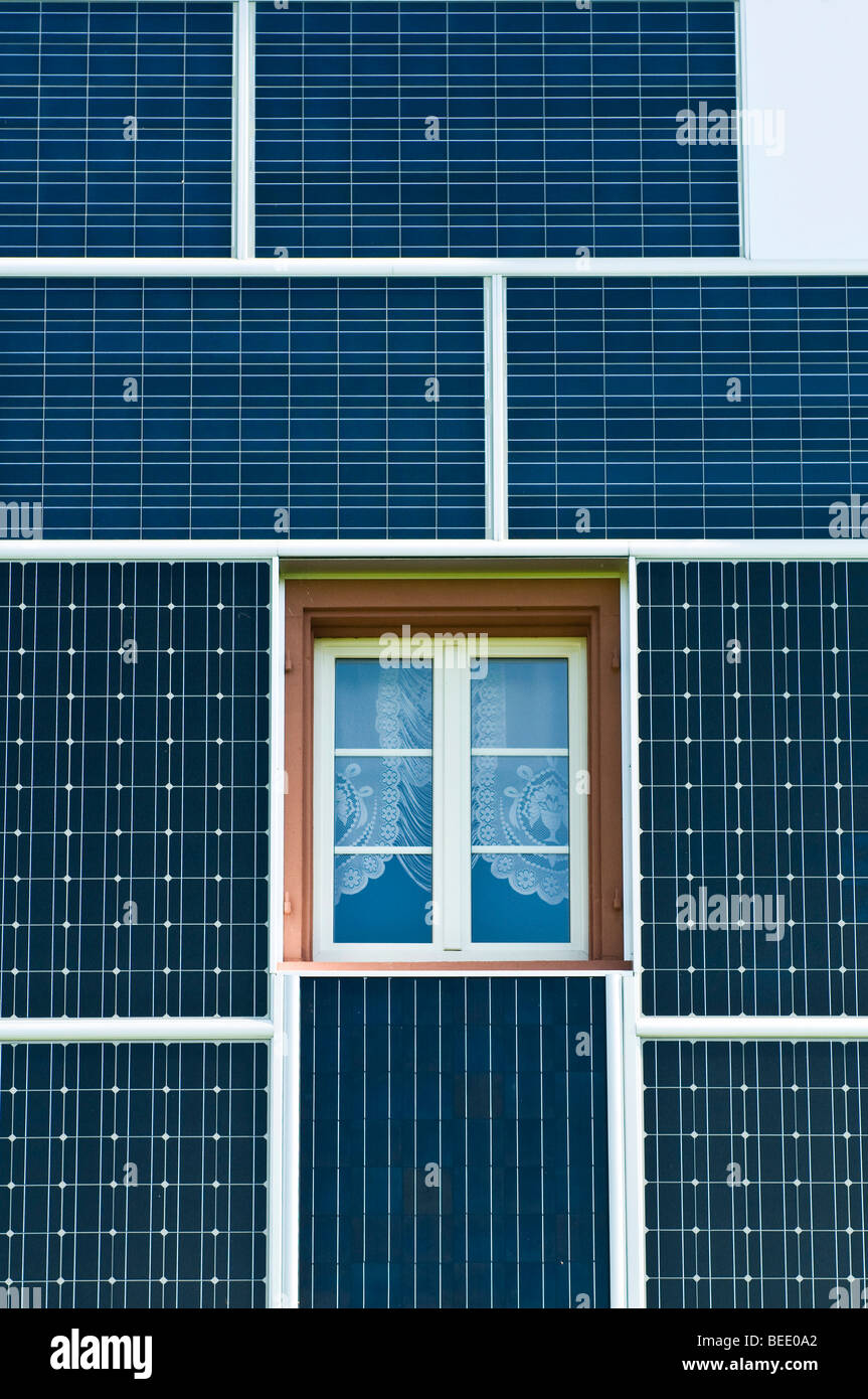 Solar-Panel-Fassade Stockfoto