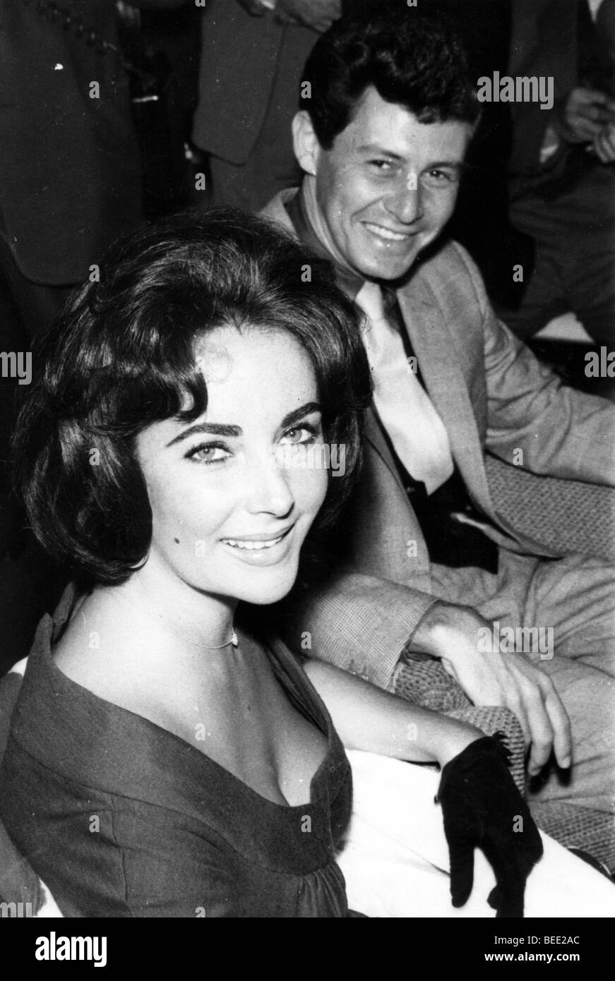 Liz Taylor und Ehemann Eddie Fisher sitzen auf einer party Stockfoto