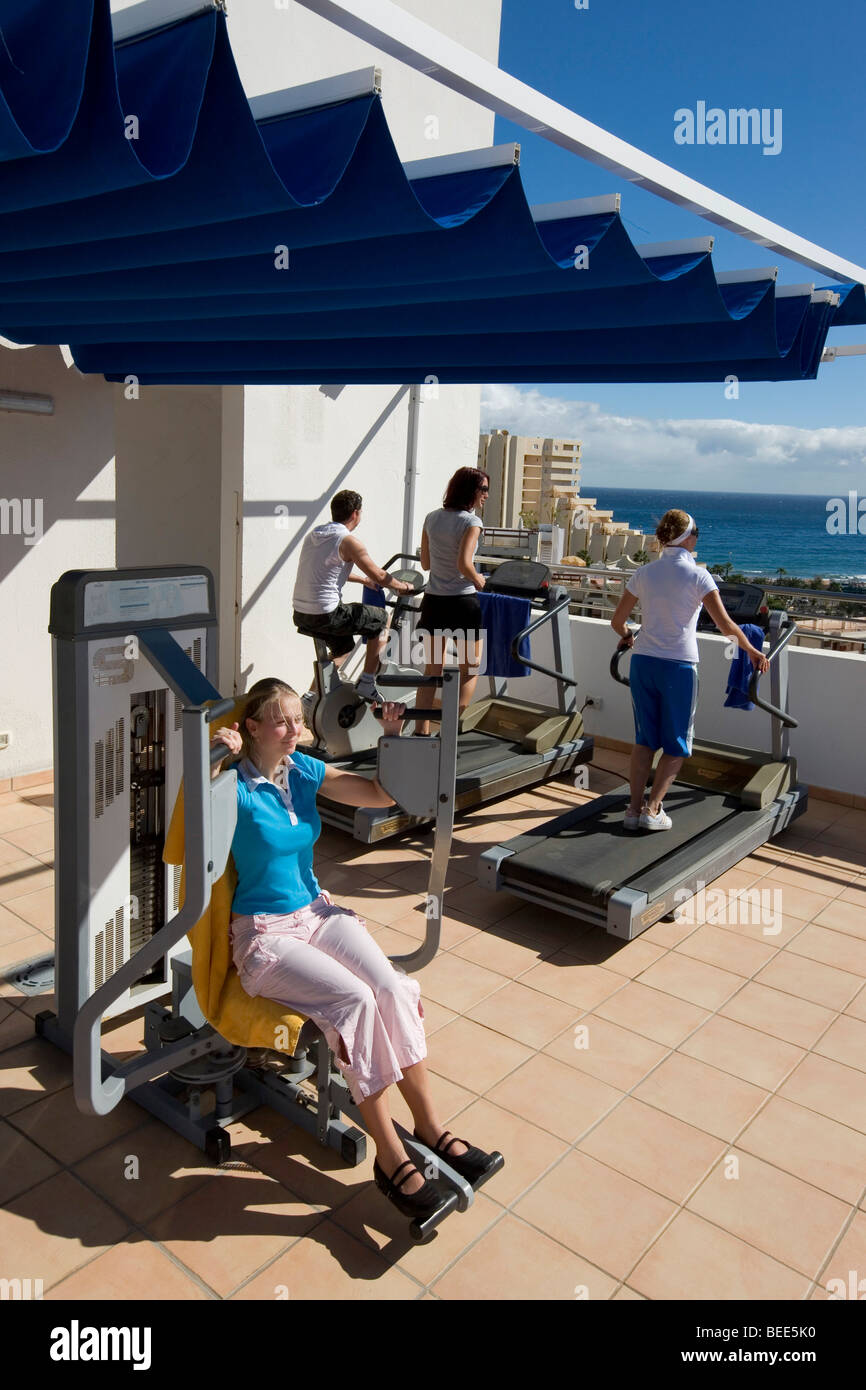 Open Air Fitness auf der Dachterrasse, Sandy Beach Hotel, Playa del Ingles, Gran Canaria, Kanarische Inseln, Spanien, Europa Stockfoto