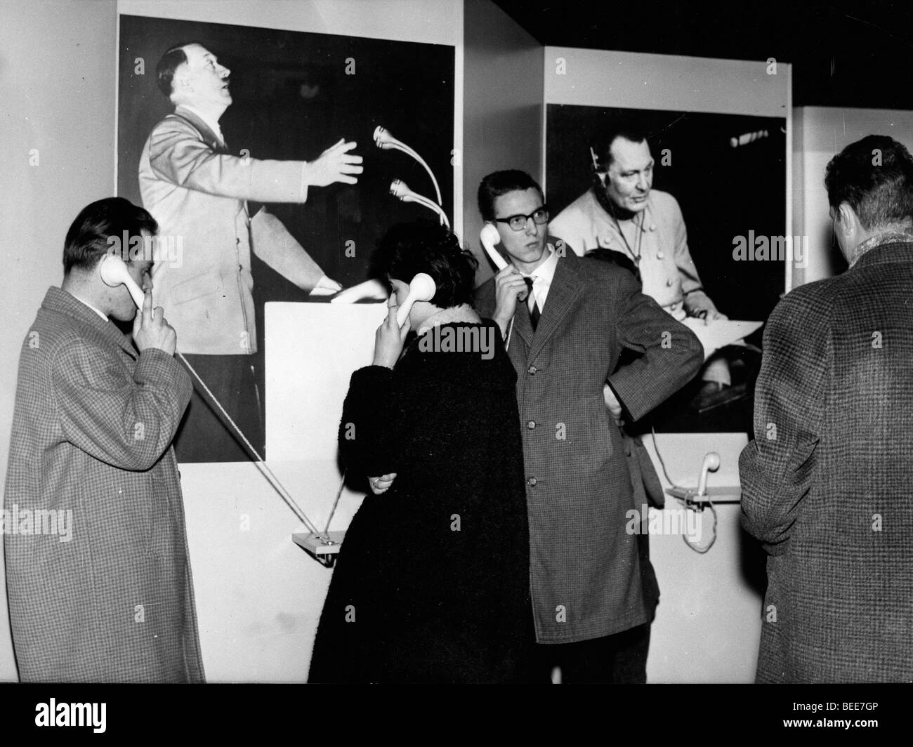 Stimmen von Hitler und die Nazi-Führer sind Bestandteil der Dokumentation in einer Ausstellung Stockfoto