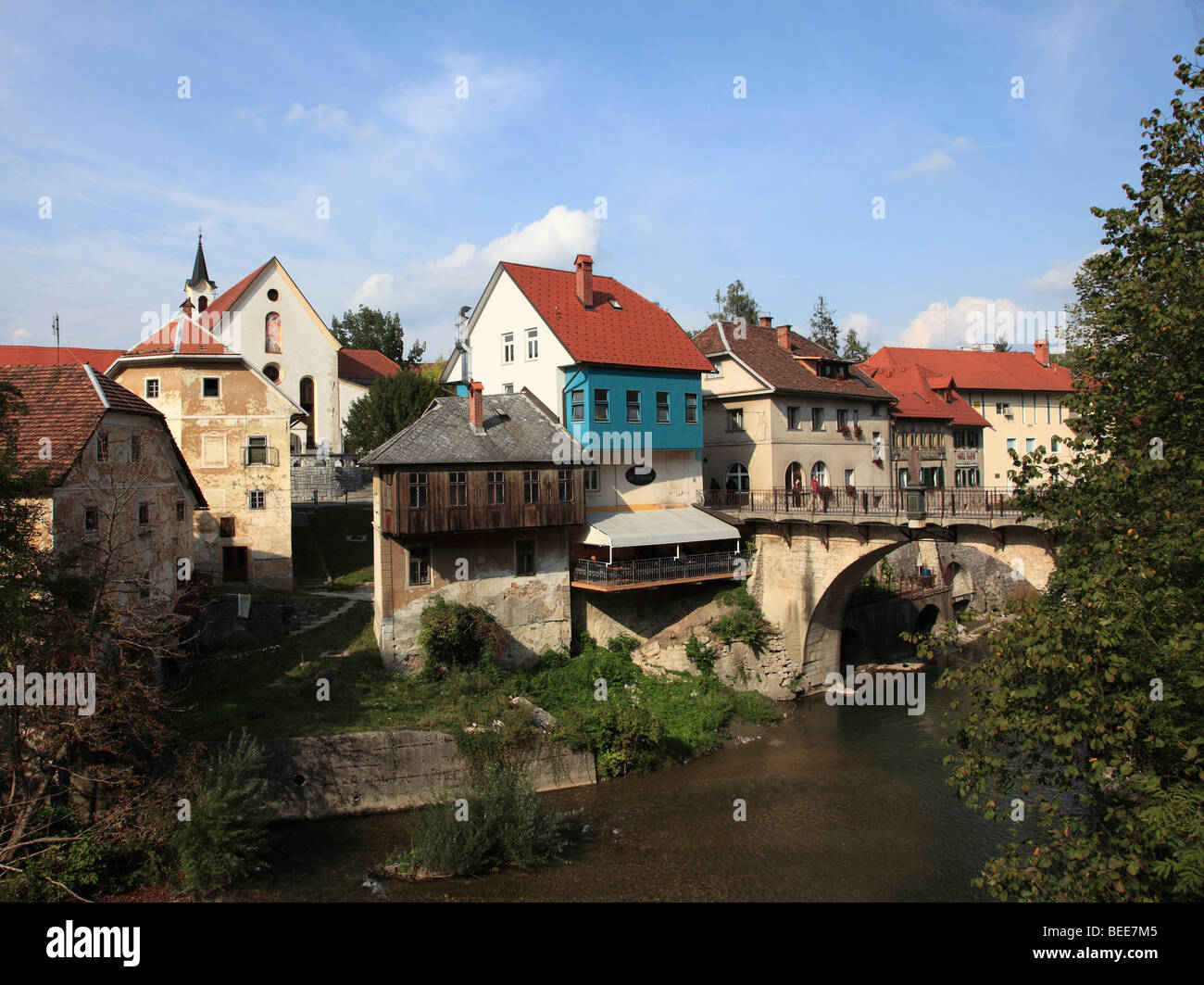 Slowenien, Skofja Loka, Selscica River, Fluss-Häuser, Landschaft Stockfoto