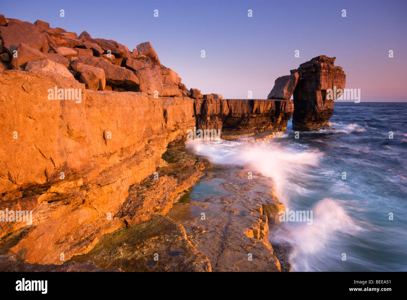 Horizontale fotografieren der Preikestolen in der Nähe von Portland Bill, Isle of Portland, Küste von Dorset Stockfoto