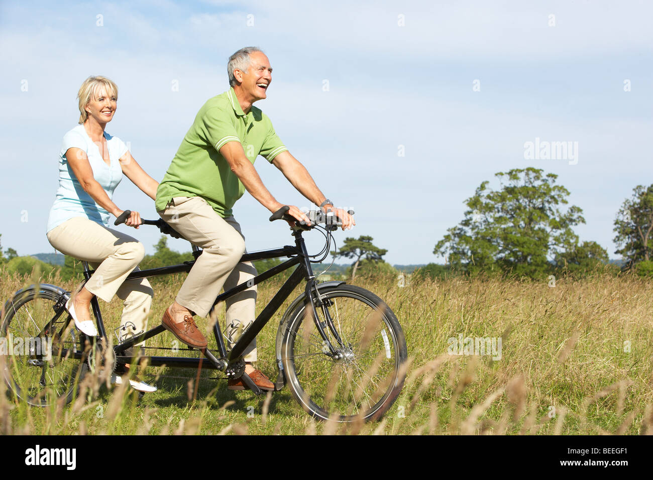 Tandem fahrrad -Fotos und -Bildmaterial in hoher Auflösung – Alamy