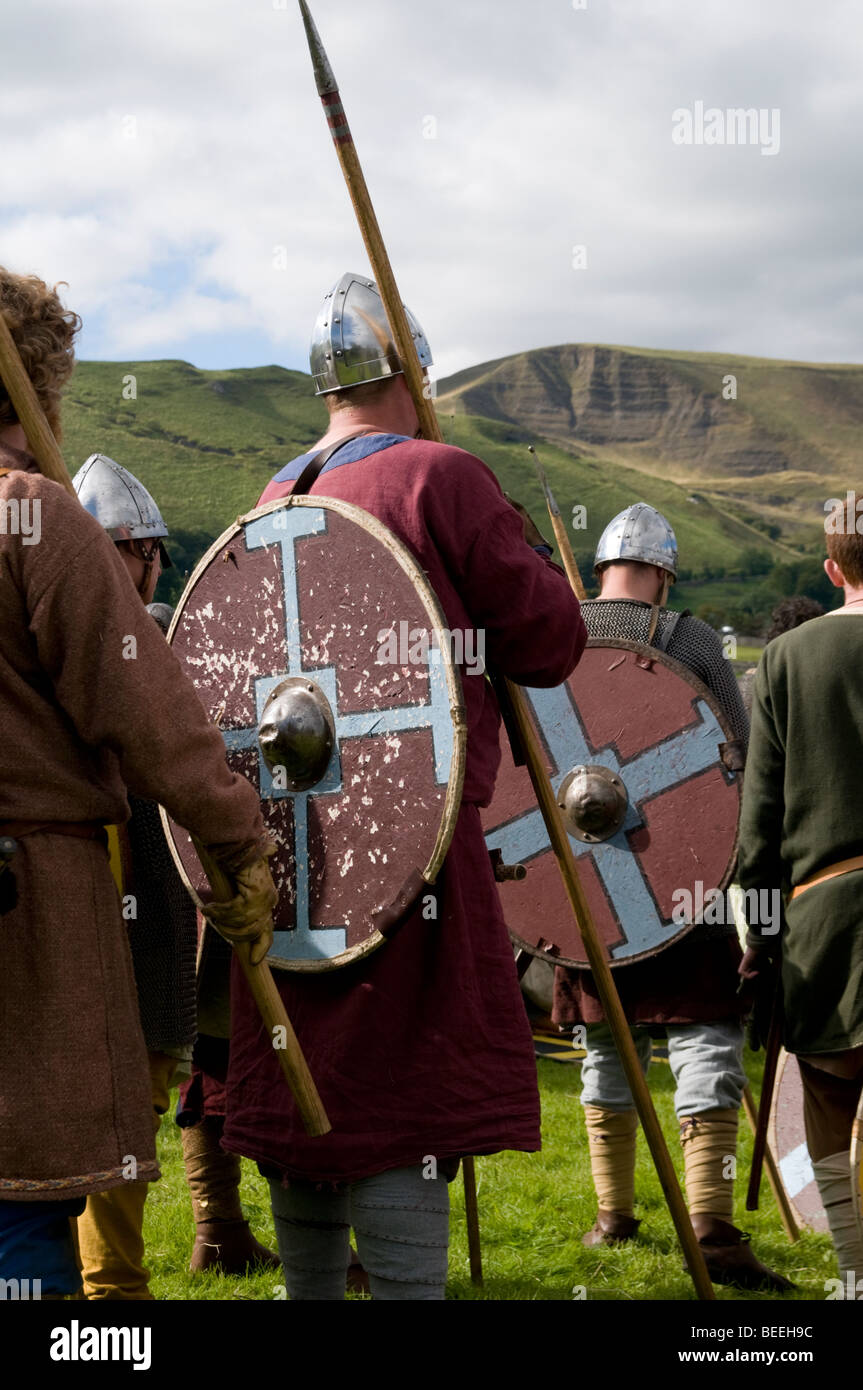 Englischen mittelalterlichen Reenactor auf dem Display in Castleton im Peak District Derbyshire England Stockfoto