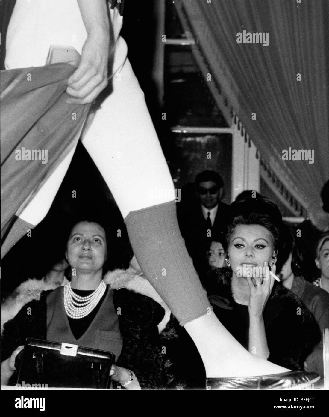Schauspielerin Sophia Loren in der ersten Reihe einer Modenschau Stockfoto