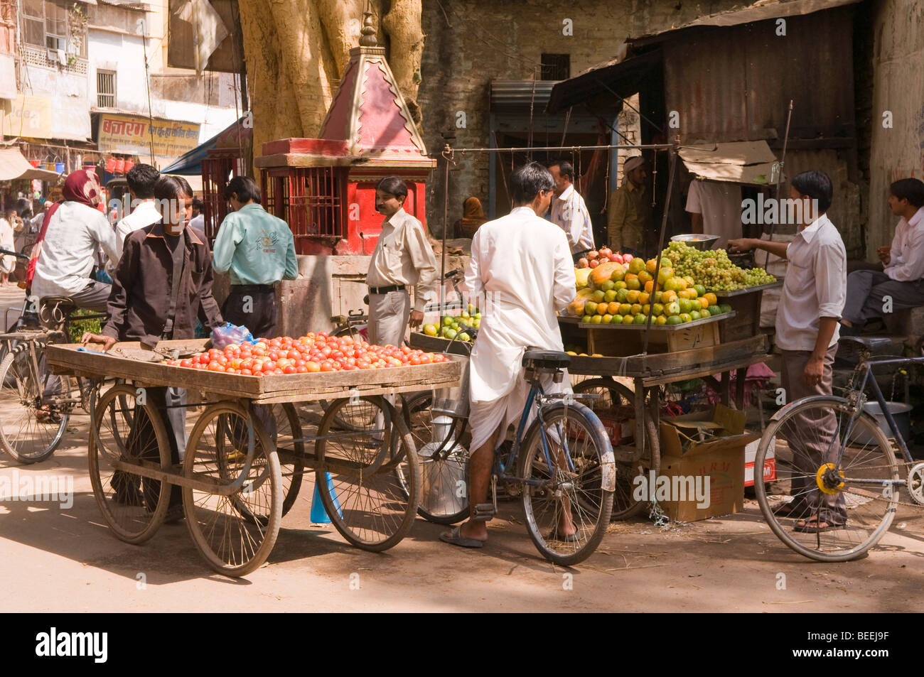 Straßenverkäufer in Varanasi, Indien Stockfoto