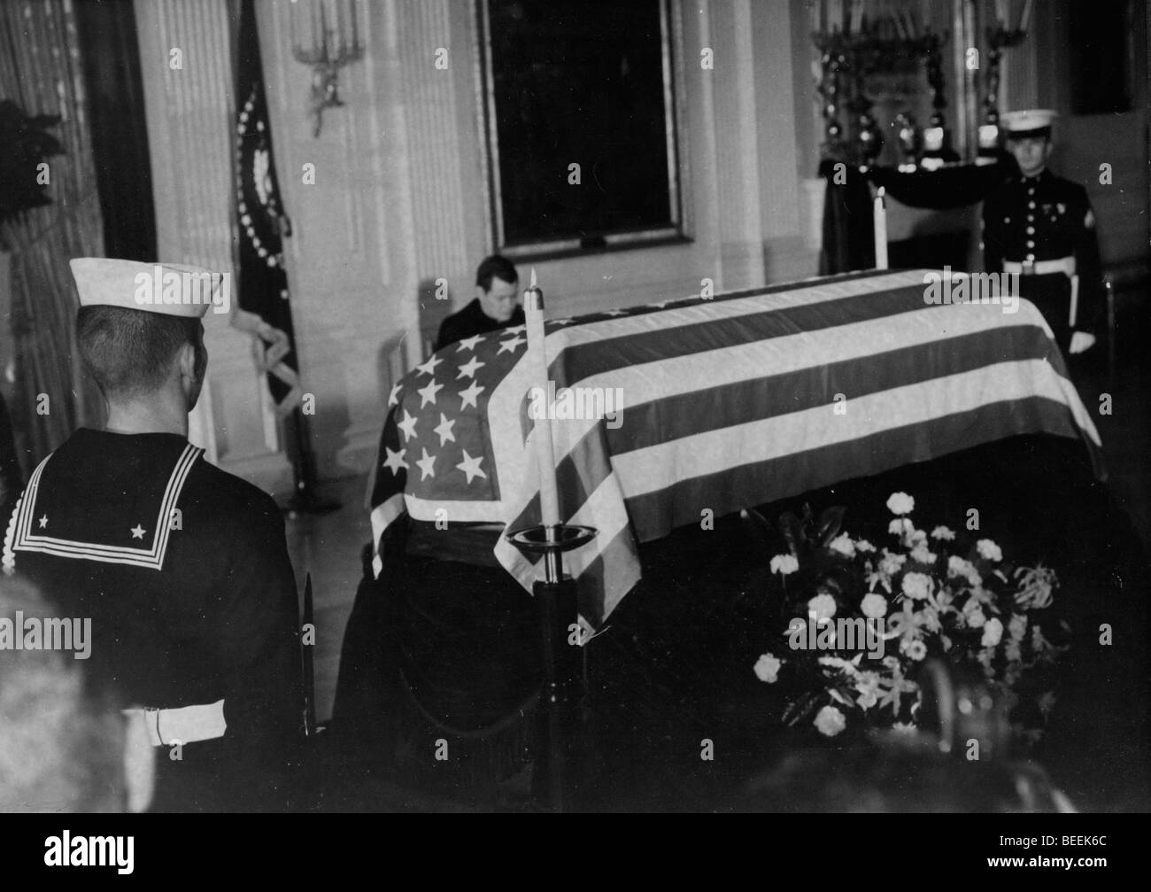 US-Präsident John Fitzgerald Kennedy liegt im Bundesland nach seiner Ermordung. Stockfoto
