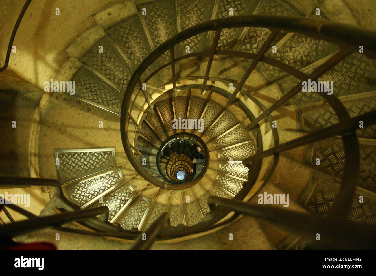 Wendeltreppe in den Arc de Triomphe Stockfoto