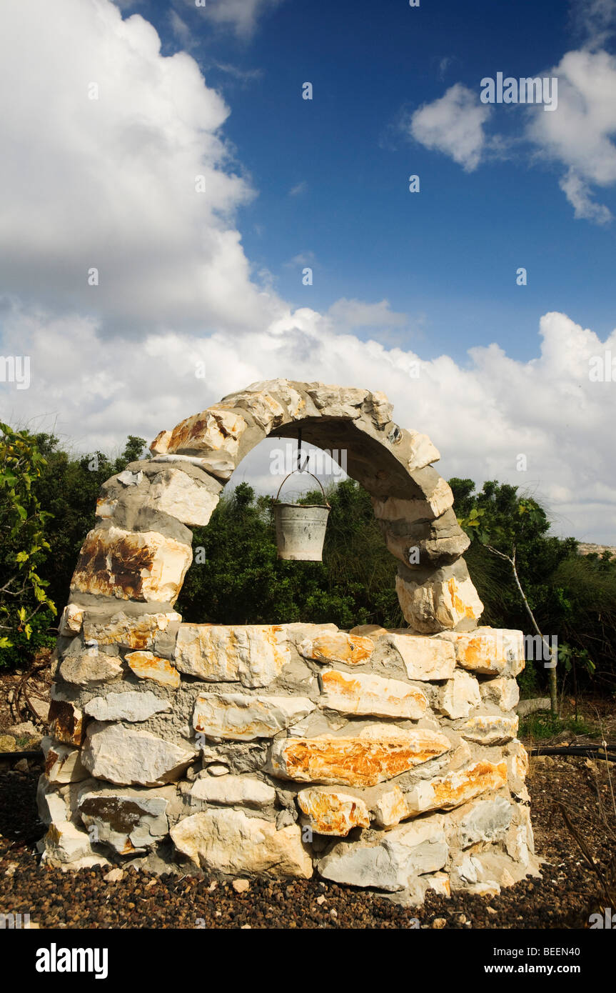 Dekorative Stein Brunnen Stockfoto