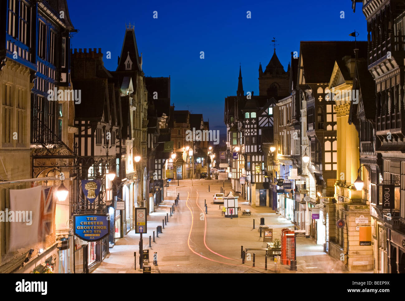 Eastgate Street bei Nacht, Chester, Cheshire, England, UK Stockfoto