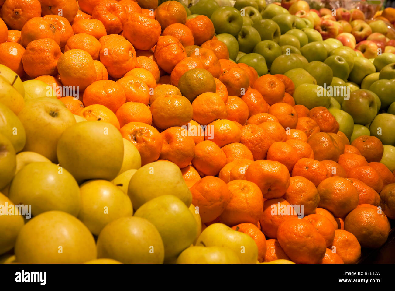 Frisches Obst an der Gemüsehändler Stockfoto