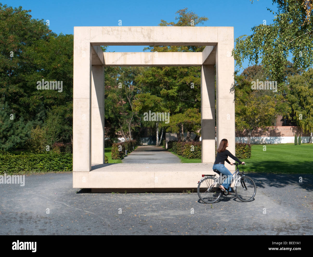 Skulptur im Park am Standort der alten Gefängnis Moabit in Berlin Mitteldeutschland Stockfoto