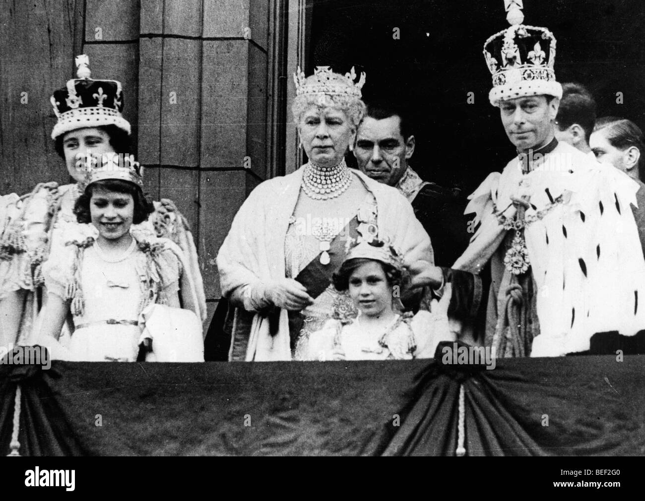 Queen Mary von Teck und Familie auf Balkon Stockfoto