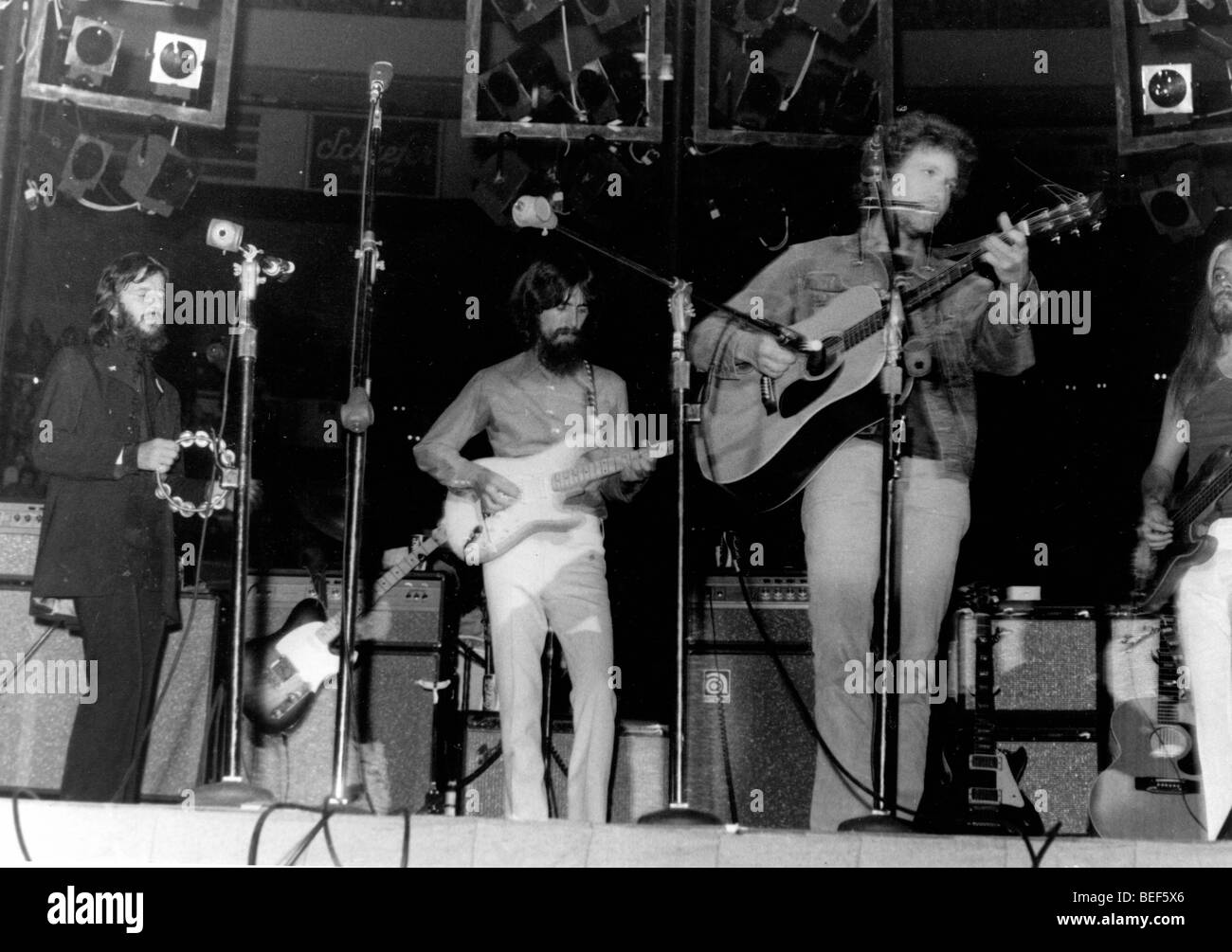 Bob Dylan, George Harrison und Ringo Starr durchführen Stockfoto