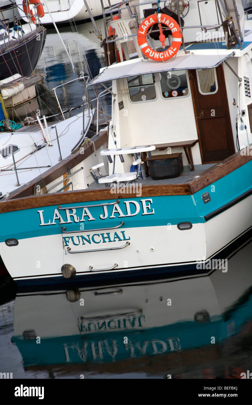 Boot in der Marina von Funchal auf Madeira. Stockfoto