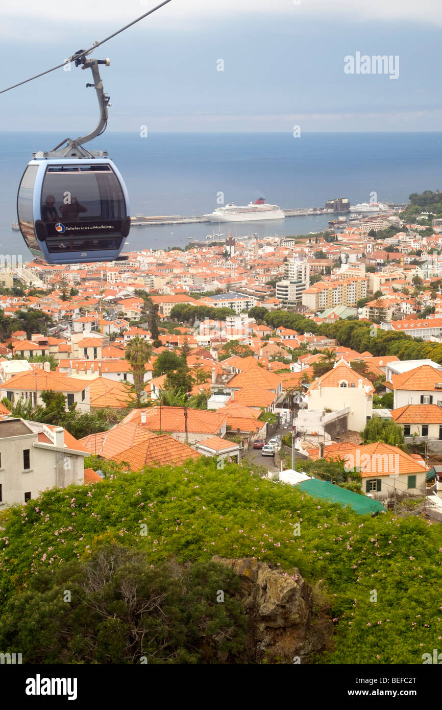 Blick über Funchal aus die Seilbahn Monte auf Madeira. Stockfoto