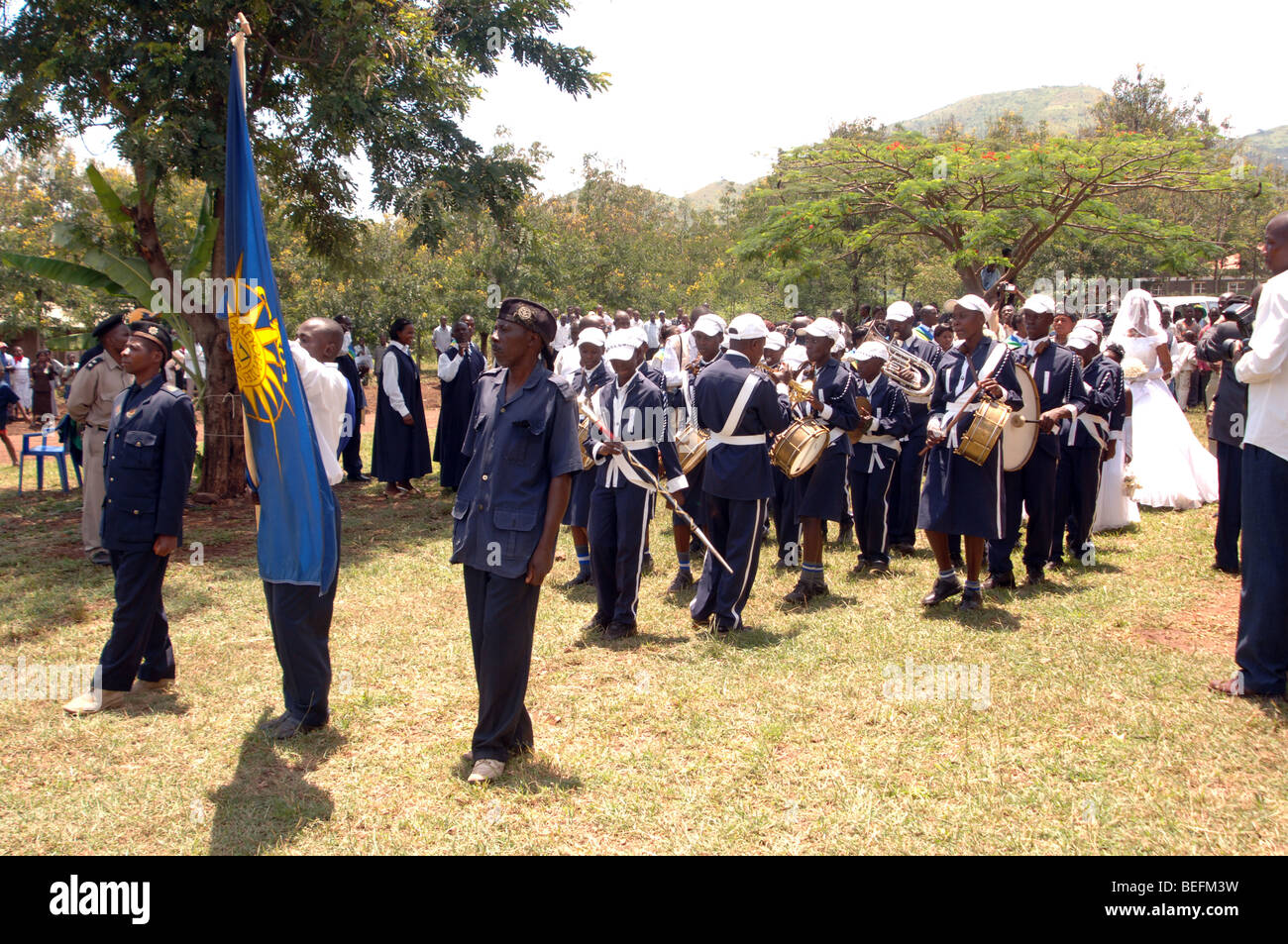 Prozession zur Hochzeit des Königs Mumbere Charles Wesley Bakonzo, Königin Agnes, Kasese, Ruwenzori-Gebirge, West-Uganda, Afrika Stockfoto
