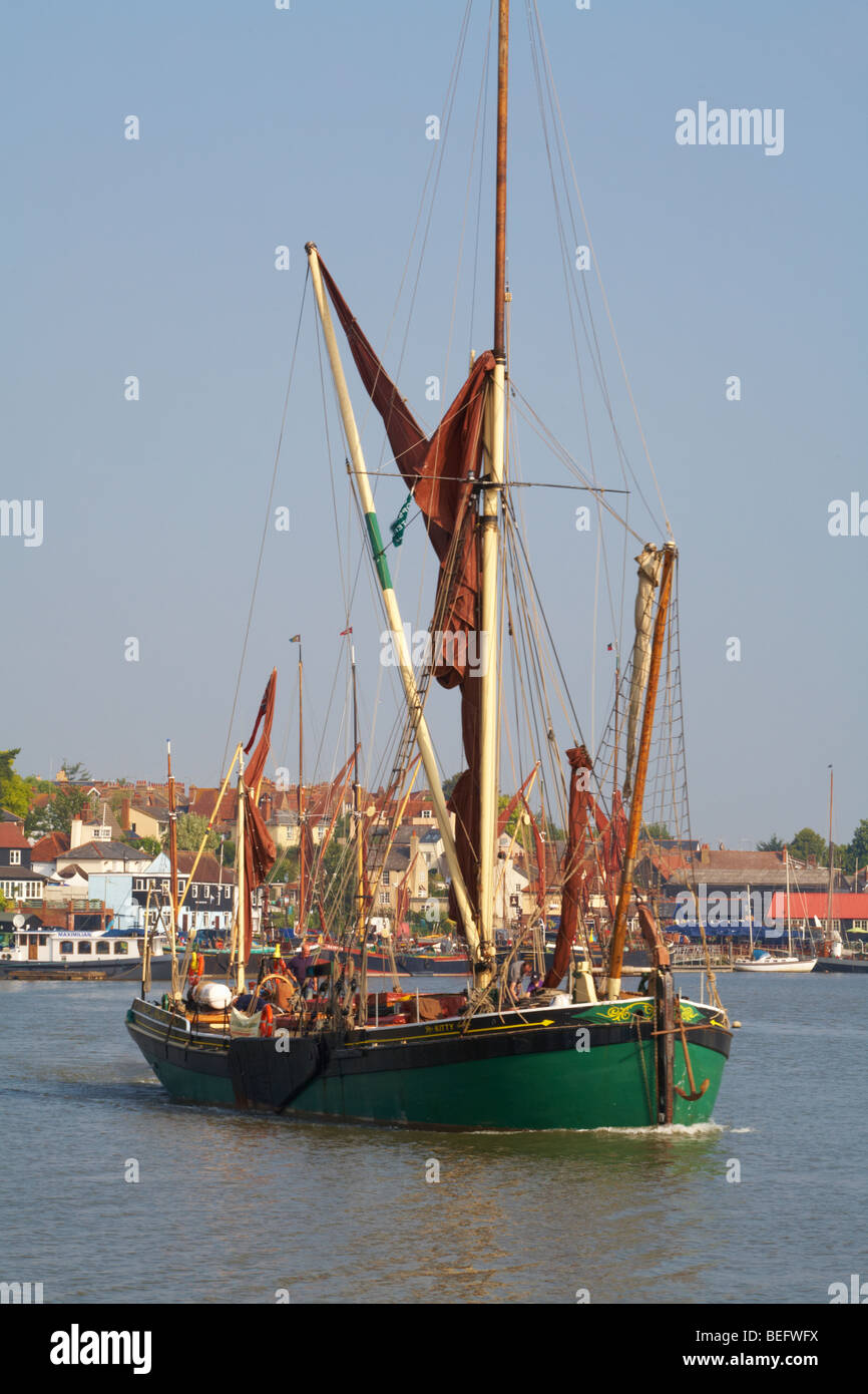 Großbritannien England Essex Maldon Themse Segeln Schiff Hafen verlassen Stockfoto