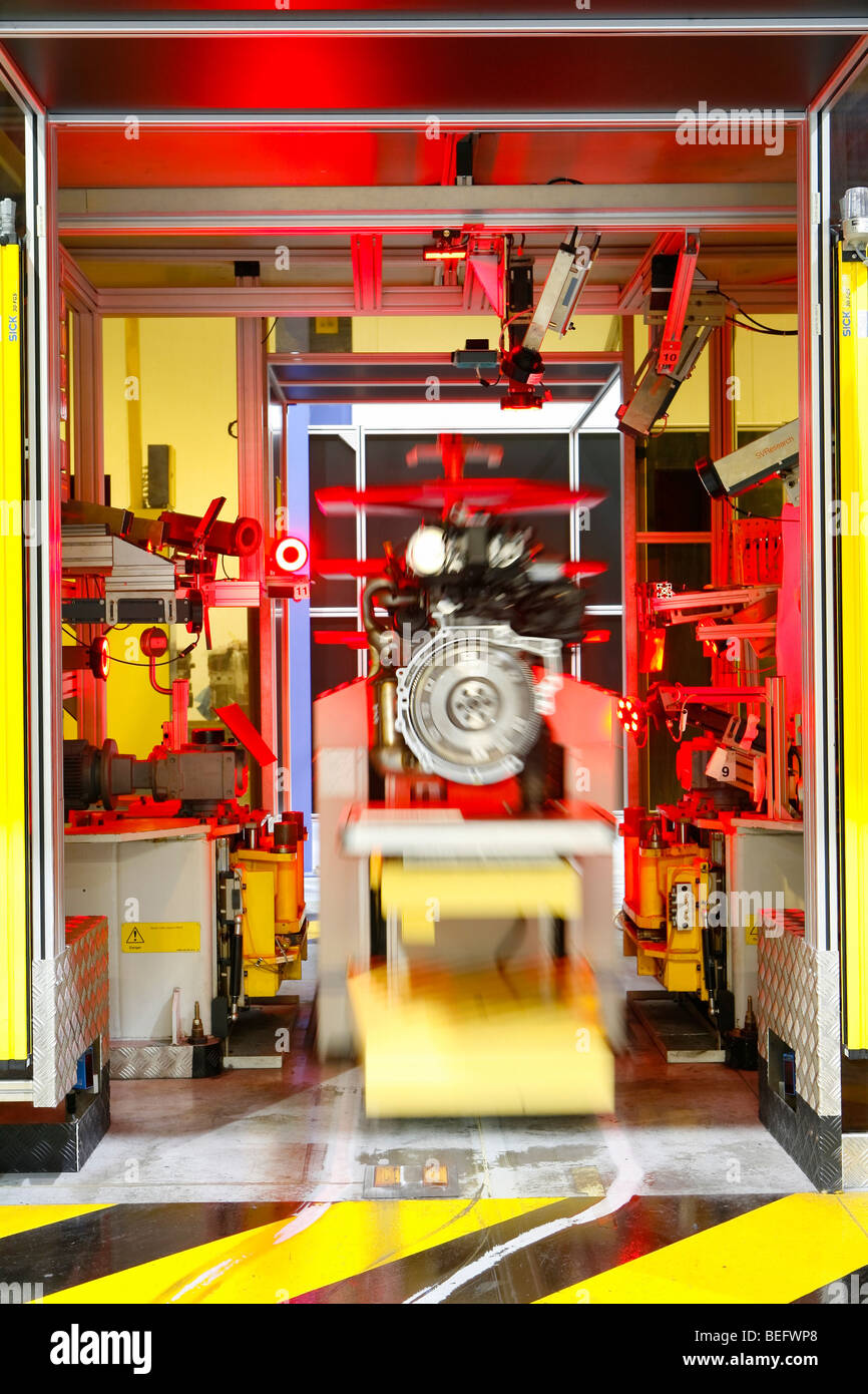 BMW Hams Hall Pflanze, Coleshill, North Warwickshire. Automatisierte Maschinen und Robotern. Stockfoto