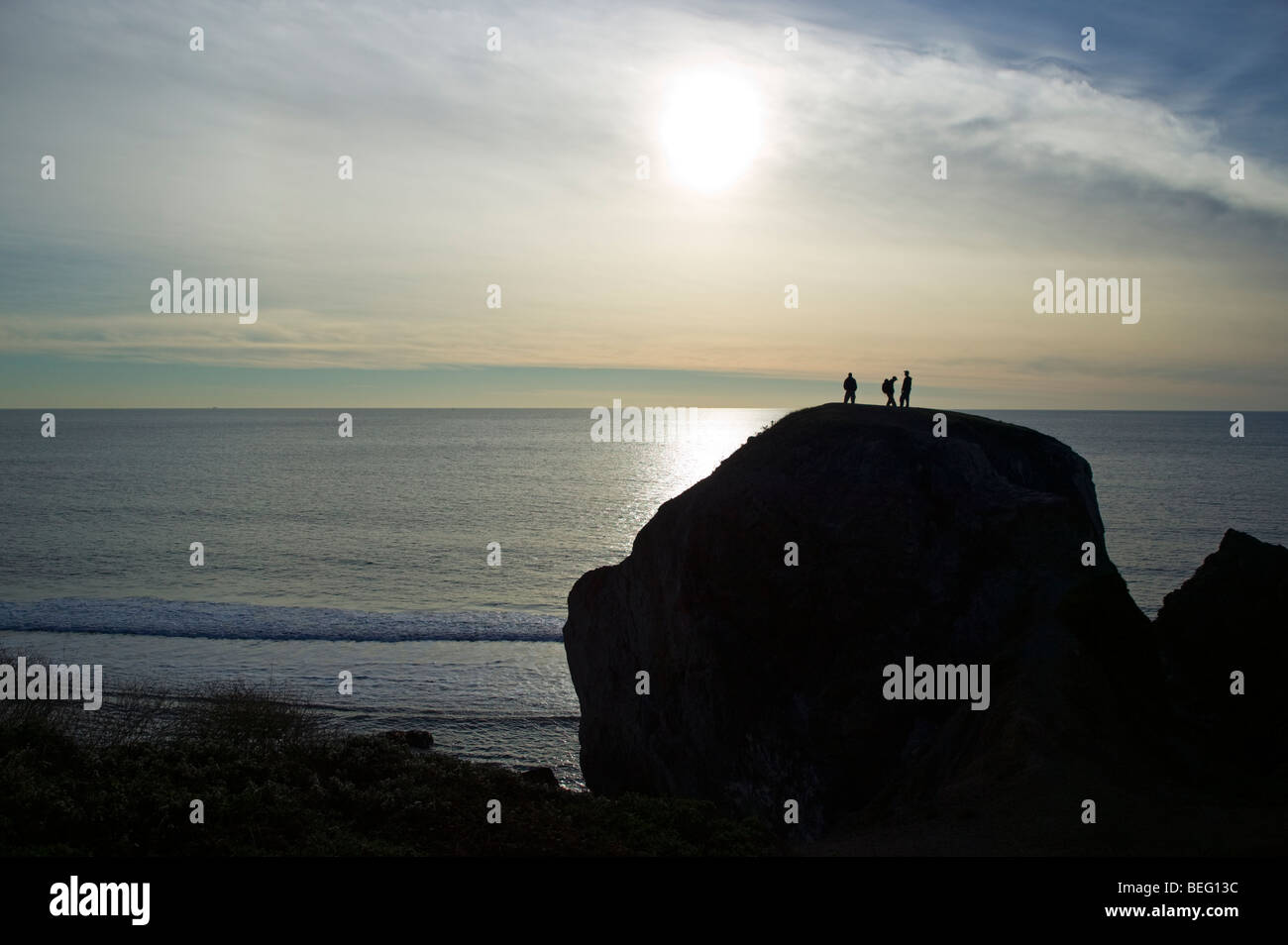 Kletterer am großen Felsen, Pazifik, nördlich von San Francisco, Kalifornien, USA Stockfoto