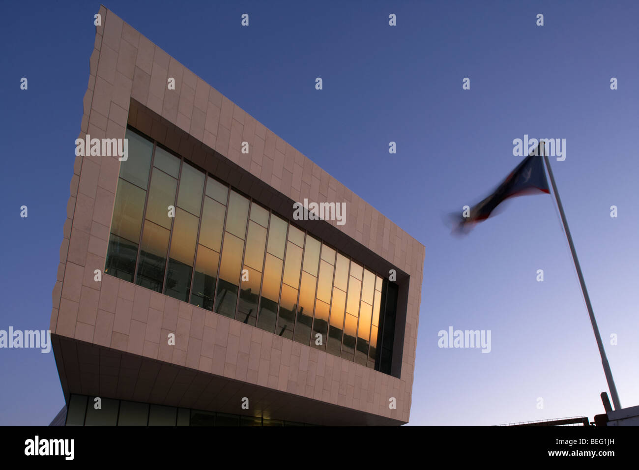 neue Museum of Liverpool Gebäude am Abend auf Rummenigge Waterfront Merseyside England uk Stockfoto