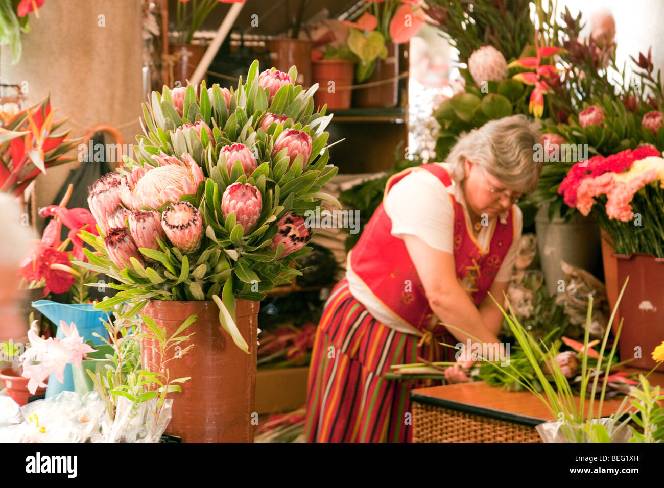 Verkauf von Blumen auf dem Blumenmarkt, Funchal, Madeira Stockfoto