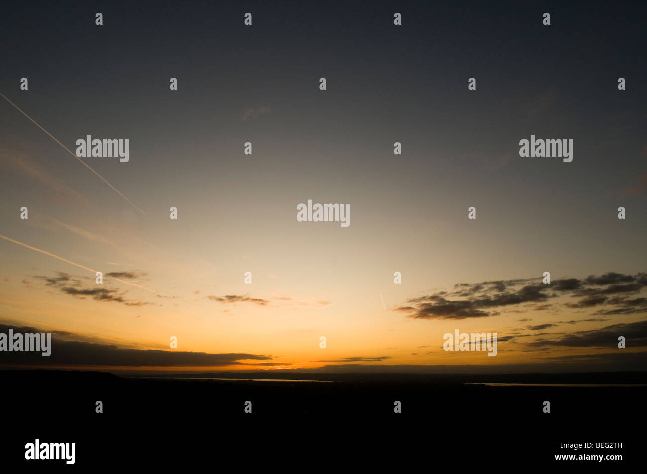 Sonnenuntergang von der Cotswold Weg auf Coaley Gipfel in der Nähe von Stroud Gloucestershire, England Stockfoto