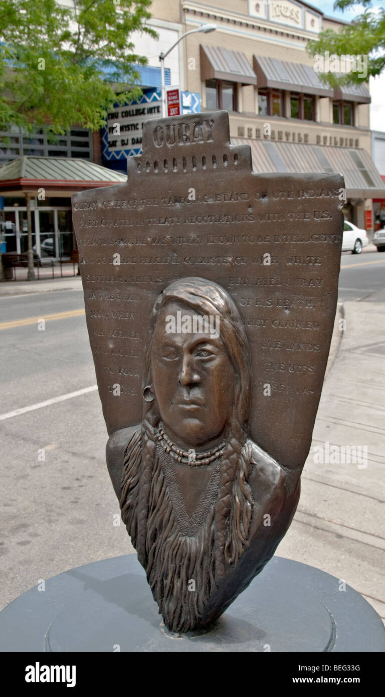 Colorado Grand Junction Main Street Mall Art auf die Ecke Ausstellung Chief Ouray Bronze-Skulptur von Carol Craiglow Stockfoto