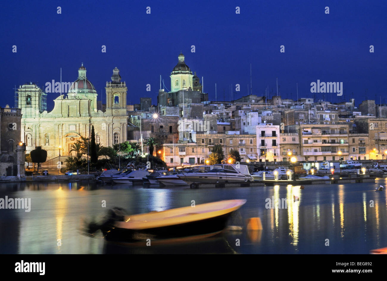 Nachtansicht der Halbinsel Vittoriosa, Senglea, Malta Stockfoto