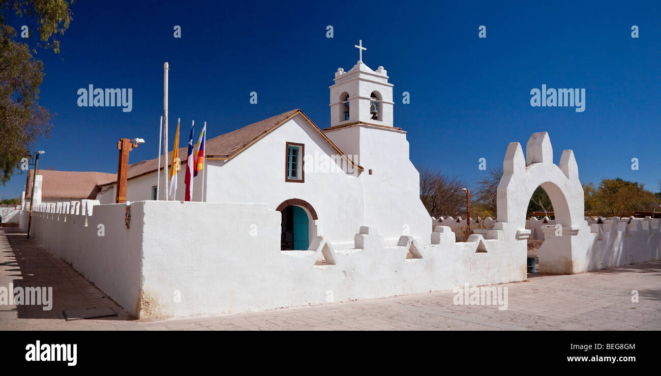 Typische Anden katholische Kirche von San Pedro de Atacama, Chile Stockfoto