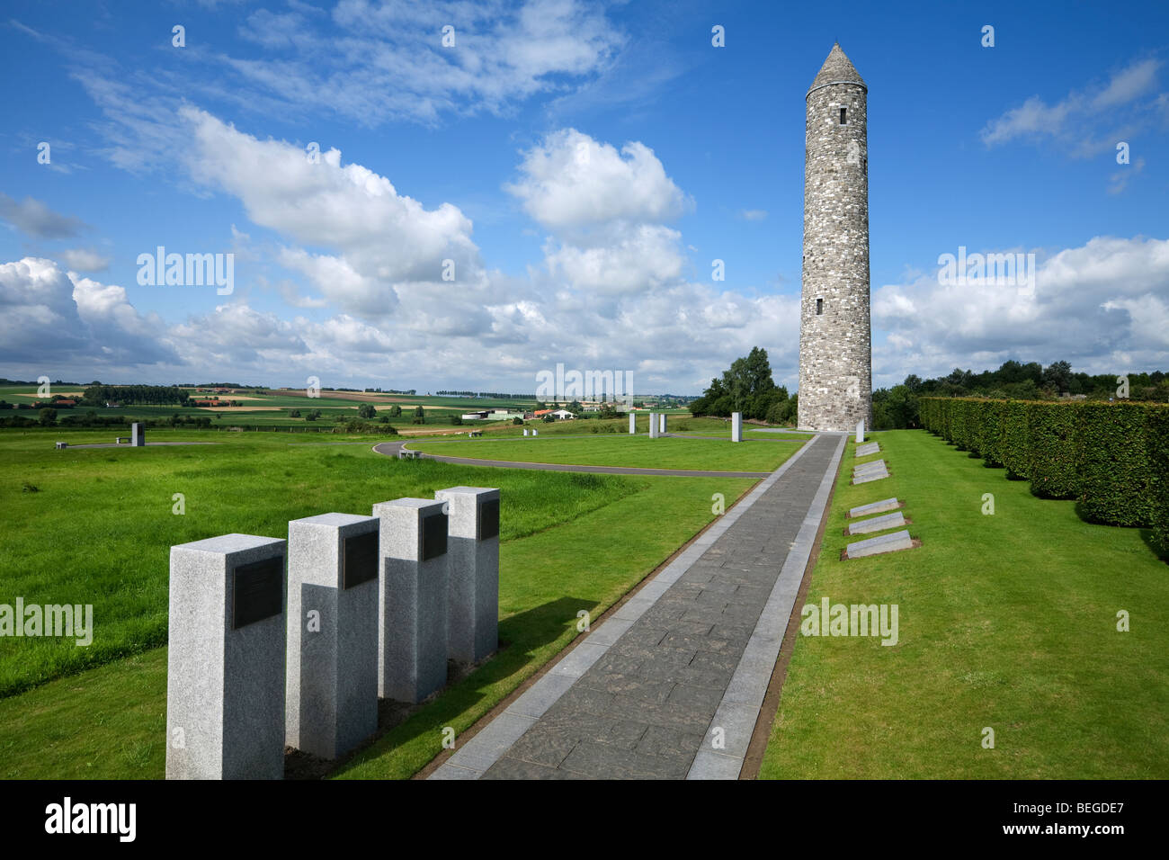 Der irischen Insel Friedenspark. Denkmal mit Turm zum Gedenken an erster Weltkrieg. Stockfoto
