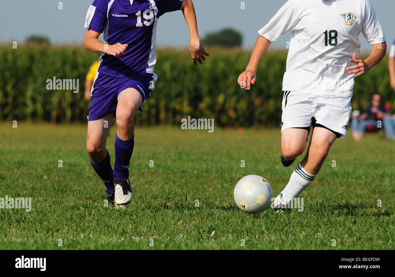 Jugend-Fußball-Spieler auf dem Spielfeld Stockfoto