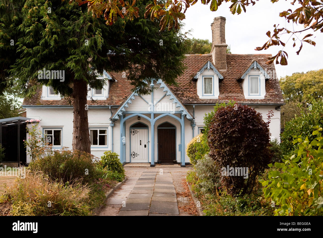 England, Cambridgeshire, Huntingdon, Brampton Dorf ungewöhnliche Doppelhaushälfte Cottages mit Gauben im Dach Stockfoto