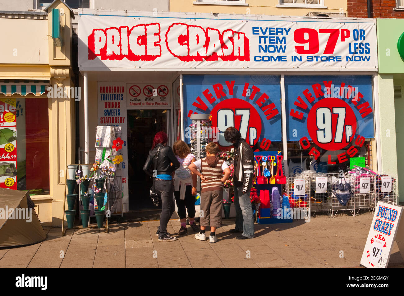 Der Crash-Preis billigere Shop speichern in Great Yarmouth, Norfolk, Großbritannien Stockfoto