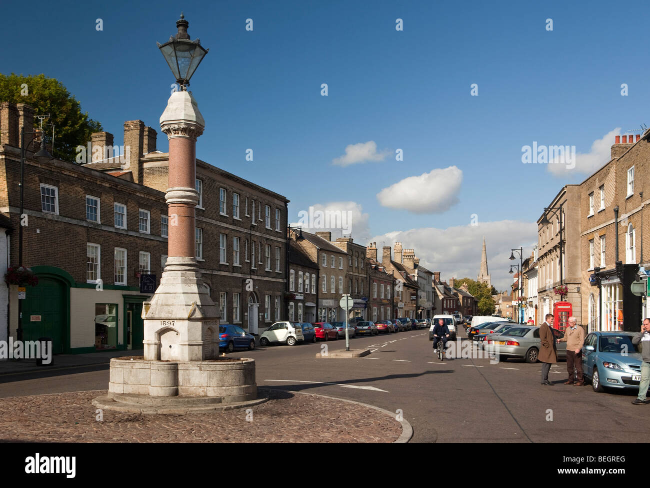 England, Cambridgeshire, St Ives, Broadway, 1897 Königin Victoria Diamond Jubille Pferd Trog Stockfoto